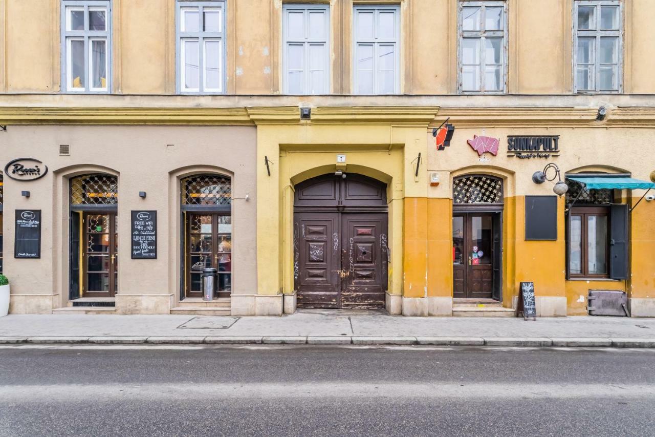 Bpr Bright Sapphire Apartment Budapeste Exterior foto